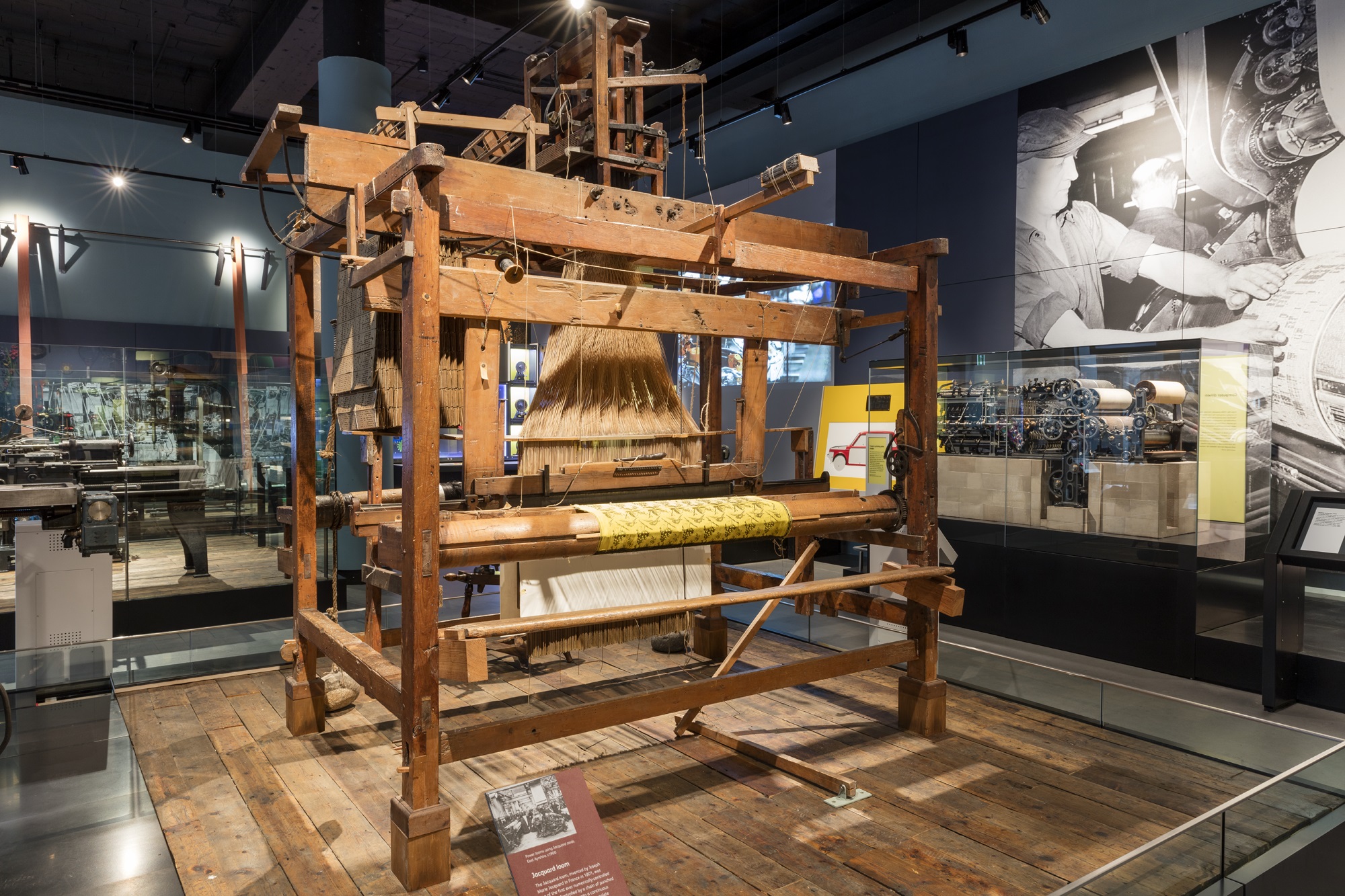 Loom-smaller Image of Jacquard loom